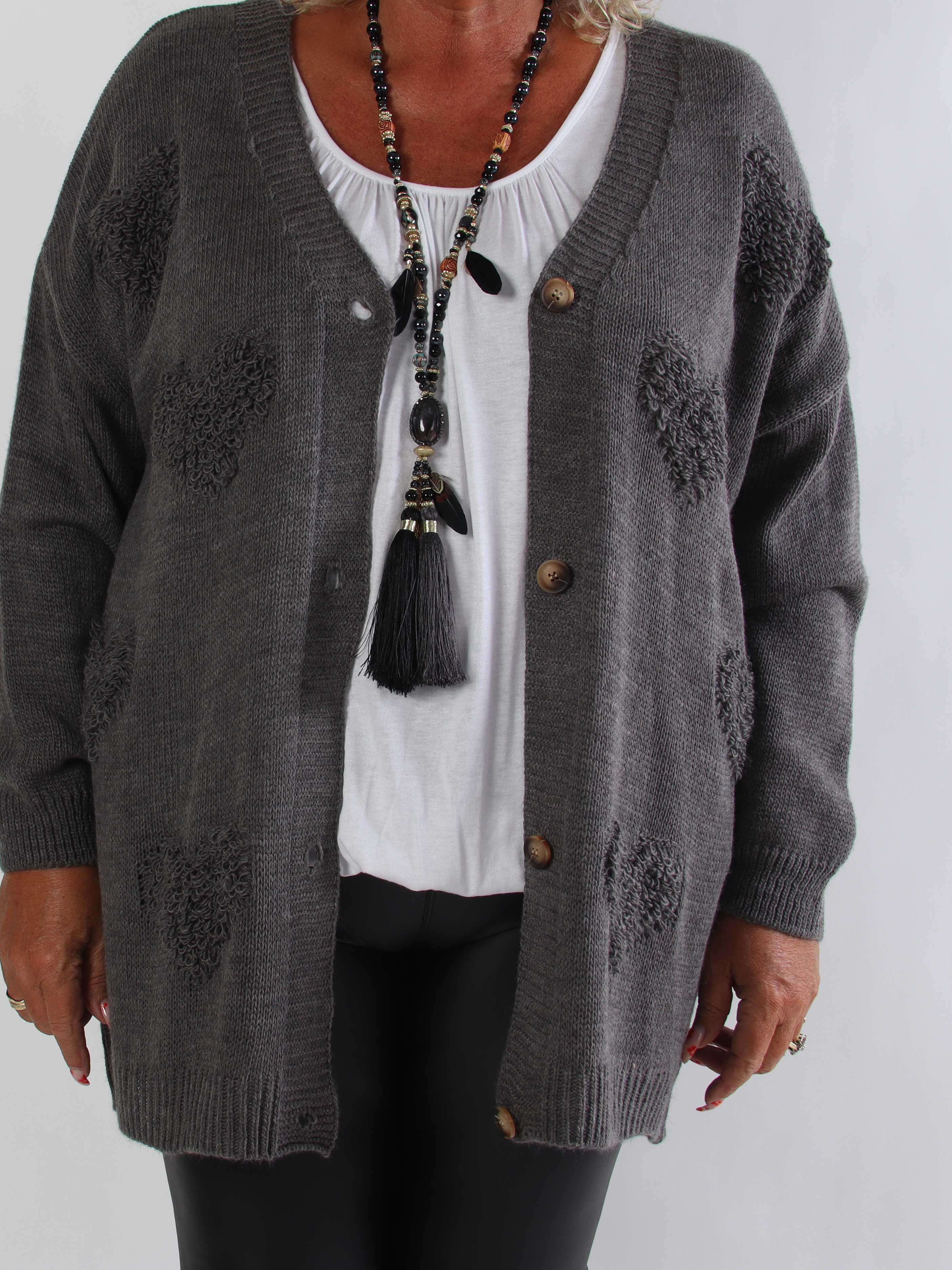 Rosaline - Sød plus size strikcardigan med fine hjerter og knaplukning